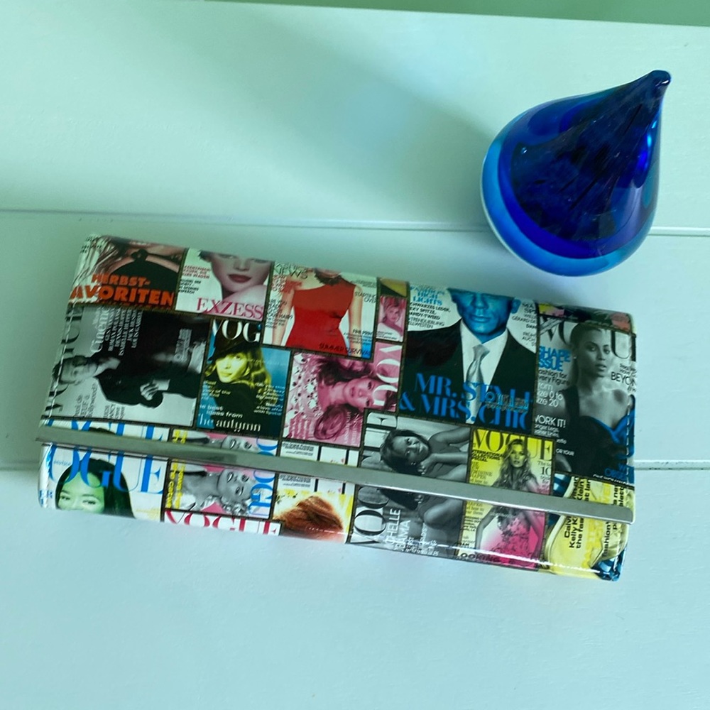 Magazine Print Purse